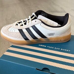 Adidas Gazelle- Adidas Para Bad Bunny
Benito